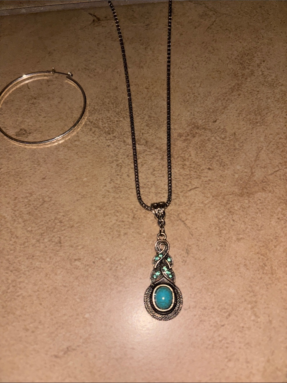 Jewelry bundle 2 earrings and  necklace - Picture 5 of 6